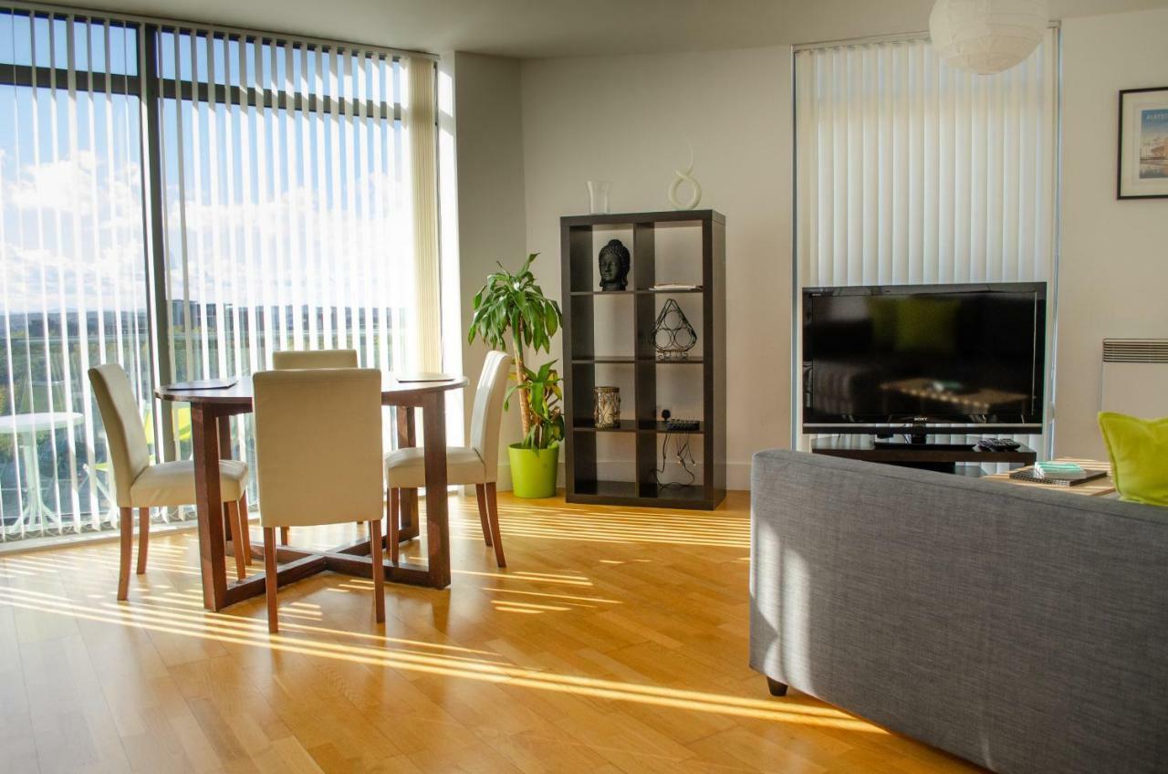 Serviced Apartment In Liverpool City Centre - Free Parking - Balcony - By Happy Days Luaran gambar
